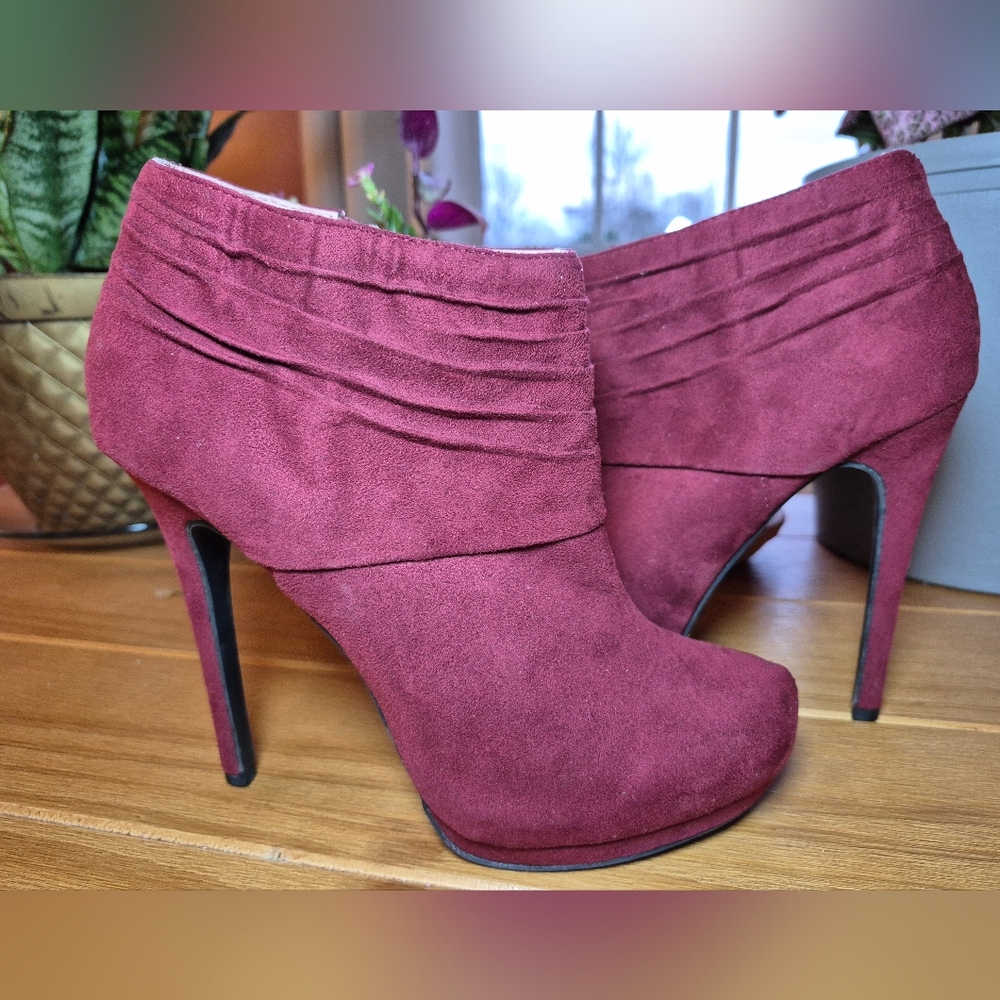 ZIGI SOHO "Haben" Suede Booties - Size 9
